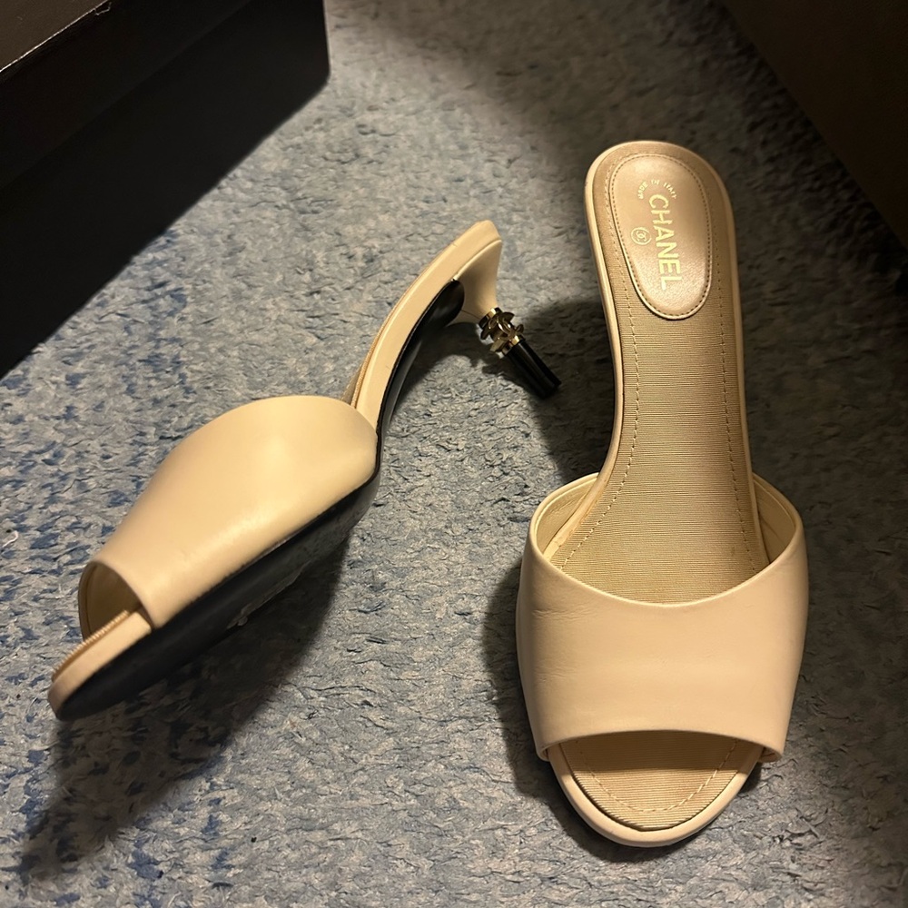 Chanel Ivory Heels Size 6.5 with box and dust bag